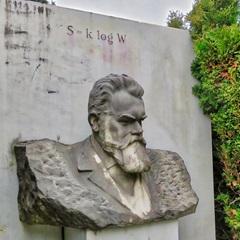 A bust of Ludwig Boltzmann